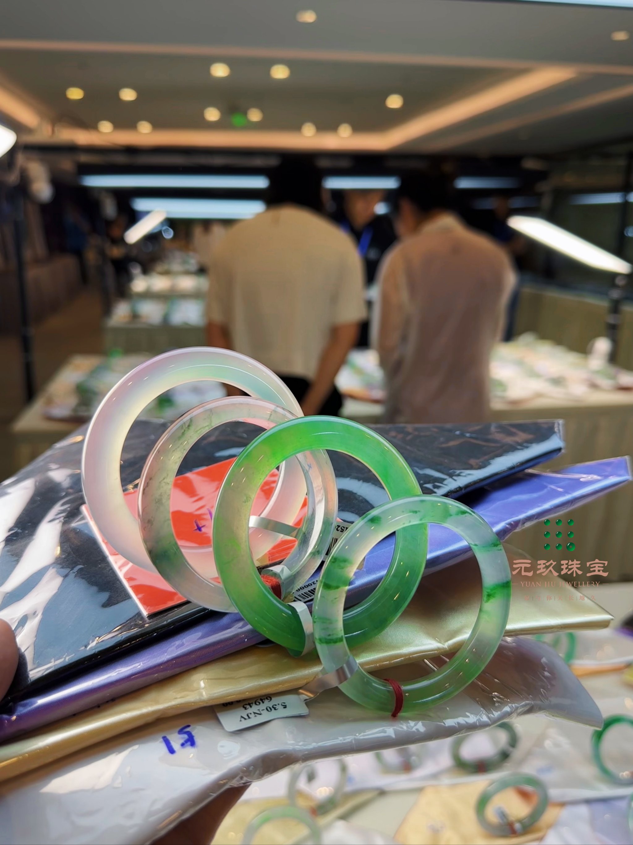 翡翠手鐲 融合天然之美與工藝之精的珠寶首飾開發(fā)與銷售